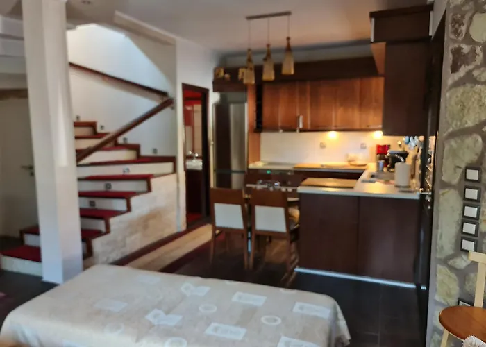 Akis House