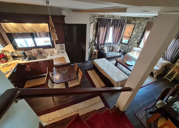 Akis House